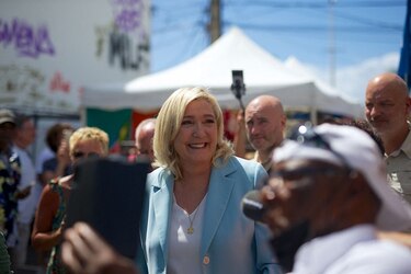 Los rivales de Macron por la presidencia en Francia buscan el impulso decisivo