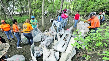 Realizan limpieza en 60 zonas costeras