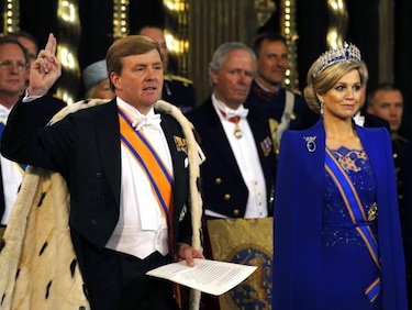 Relevo en el trono holandés: Guillermo Alejandro y Máxima son reyes