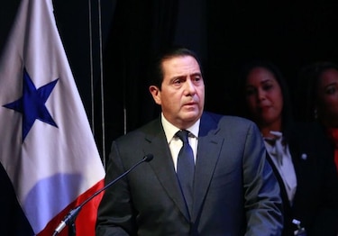 Expresidente  Torrijos y vicecanciller  Alfaro asisten a la toma de posesión de Alberto Fernández