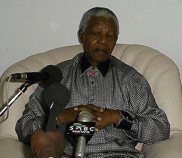 Mandela en 'estado vegetativo permanente'