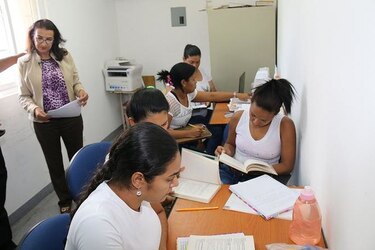 Reclusos aspiran a un título técnico en Informática y en Turismo