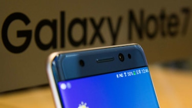 Evacuan avión por nuevo incidente con teléfono de Samsung en Estados Unidos