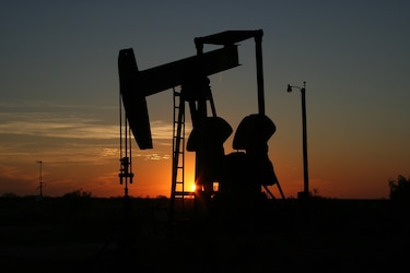El petróleo de Texas cerró en 76.92 dólares el barril