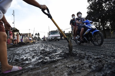 Filipinas se declara en estado de alerta por el volcán Taal