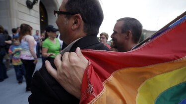 Kentucky, funcionaria desacata orden sobre matrimonio gay