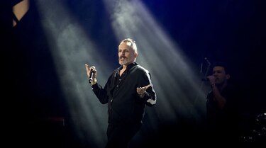 Escultor demandaría a Miguel Bosé tras 26 años de relación