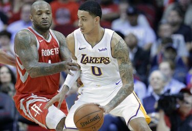 Kuzma y Lakers frenan a Harden y los Rockets