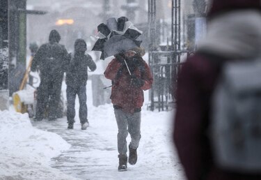 Inclemente tormenta invernal azota este de Estados Unidos y obliga a cancelar miles de vuelos