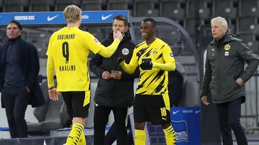Moukoko, de 16 años, se convierte en el más joven en jugar en la Bundesliga