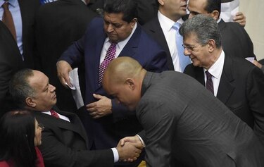 Las primeras horas de la Asamblea opositora
