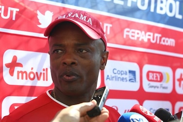 Julio Dely Valdés: 'Fidel Escobar no está para jugar en un nivel de tercera de España'