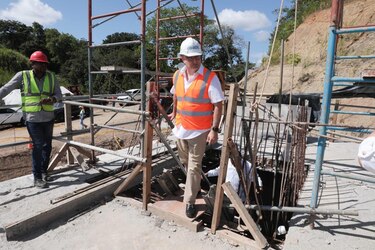 Ministro de la Presidencia inspecciona el Anillo Hidráulico Este que alcanza 94% de avance y entra en fase final de interconexión