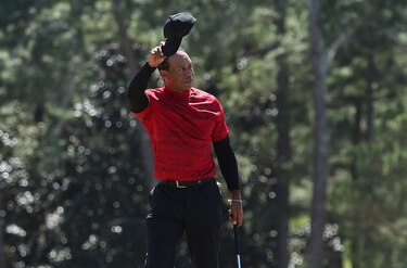 Tiger Woods concluye el Masters y es ovacionado por los aficionados