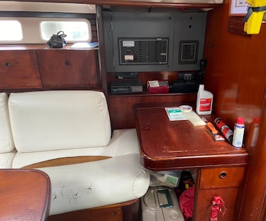 Autoridades se incautan de un velero impregnado con droga