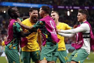Los ‘socceroos’ se reencuentran con la historia y estarán en octavos