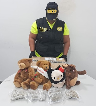 Descubren droga oculta en osos de peluches procedentes de Estados Unidos