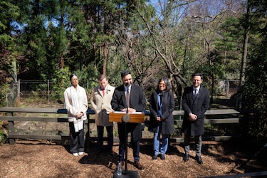 Inquilinos, guarderías, migrantes y mucha nieve: los primeros 100 días del alcalde Mamdani
