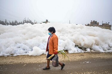 La contaminación crece como espuma en las afueras de Bogotá