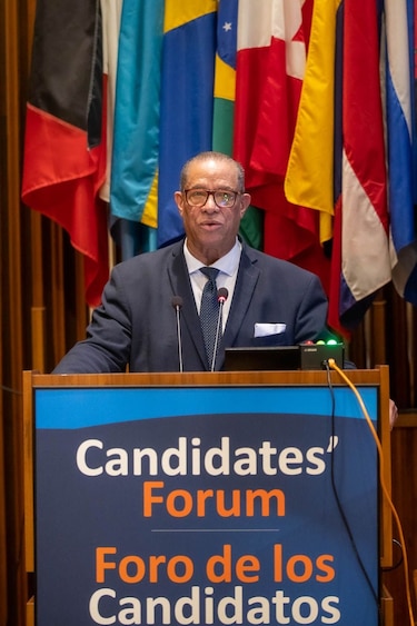 Camilo Alleyne presentó su propuesta para dirigir la OPS