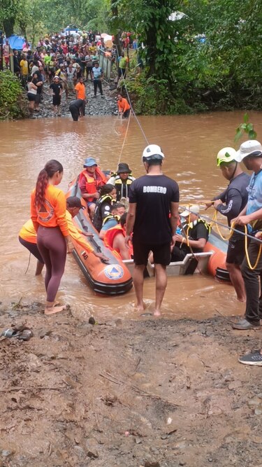 Rescates por crecida de ríos en Panamá: 59 evacuados en Gatún y Río Grande