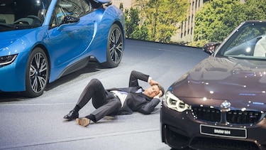 Jefe de BMW se desmaya durante una presentación