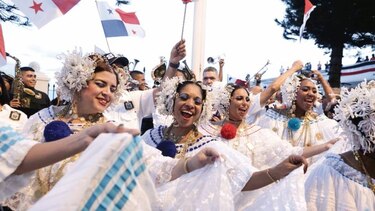 Desfiles para celebrar el 3 de noviembre