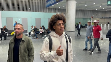 Adalberto Carrasquilla causa sensación a su llegada a México 