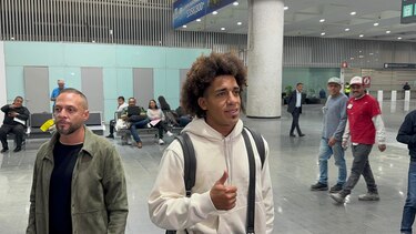 Adalberto Carrasquilla causa sensación a su llegada a México
