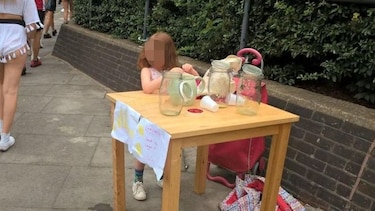 Niña británica recibe multa por vender limonada