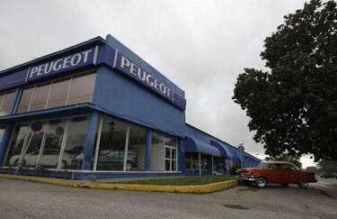 Cuba empieza a vender autos nuevos, clientes irritados con los precios