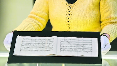 Presentan pieza perdida de Mozart y Salieri en Praga