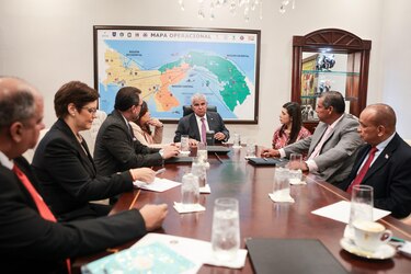 Presidente Mulino se reúne con diputados: anuncian una ley especial para el sector bananero