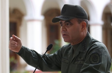 Mueren dos militares al estrellarse avión en Venezuela