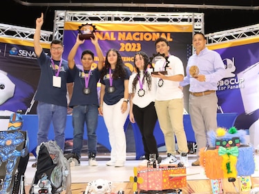Cuatro estudiantes panameños participarán en la competencia internacional RoboCup, en Francia