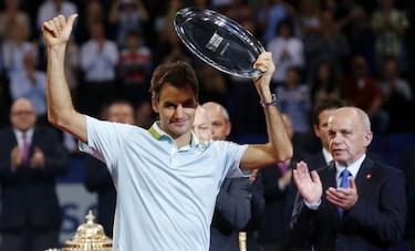 Roger Federer, a una victoria de entrar al Masters