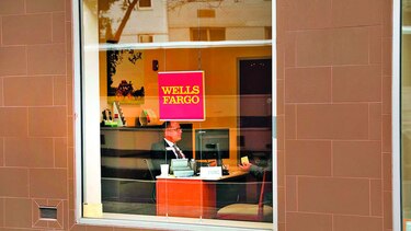 Ganancias de Wells Fargo caen 19%
