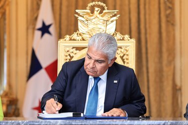 Mulino sanciona la ley que reforma la CSS
