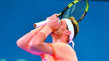 Nadal comete un error ante Raonic y queda fuera