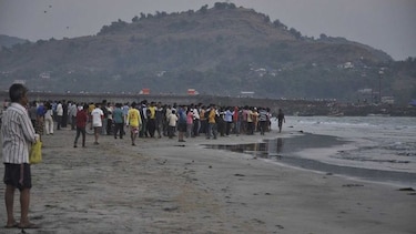 Mueren 13 estudiantes en playa de India; hay otros 14 desaparecidos