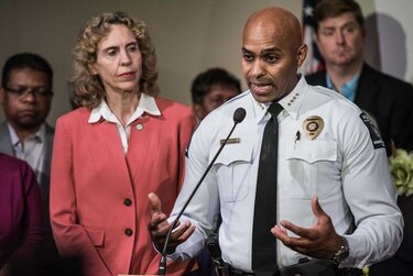 Policía de Charlotte presionada para divulgar video de muerte de afroamericano