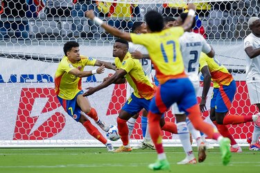 Colombia golea 3-0 a Panamá en el primer tiempo y tiene un pie en semifinales