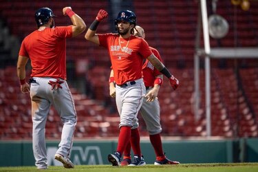 Jonathan Araúz se convirtió en el panameño 64 en jugar en Grandes Ligas