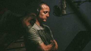 Hallan muerto a Chester Bennington, vocalista de Linkin Park