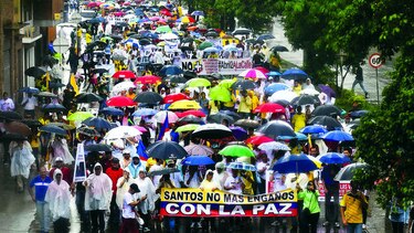Marcha contra la paz de Santos