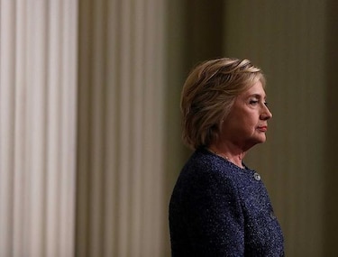 Hillary Clinton asegura sentirse 'bien' y que retornará a la campaña en breve