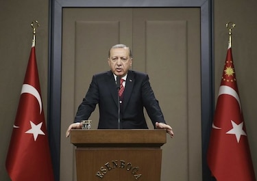 Al menos 2 mil 756 funcionarios cesados en Turquía en nueva purga de Erdogan