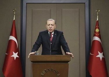 Al menos 2 mil 756 funcionarios cesados en Turquía en nueva purga de Erdogan