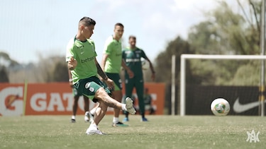 Fútbol colombiano:  Nacional busca recuperar el liderato de la liga en casa ante el campeón Santa Fe