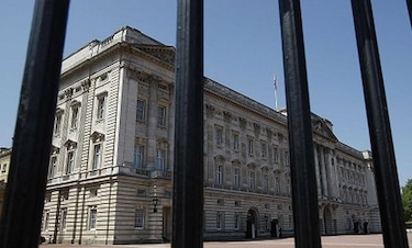 Refuerzan la seguridad en el palacio de Buckingham